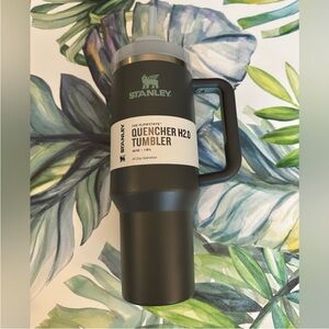 Stanley 40oz Travel Quencher cup -Charcoal NWT New in box.
